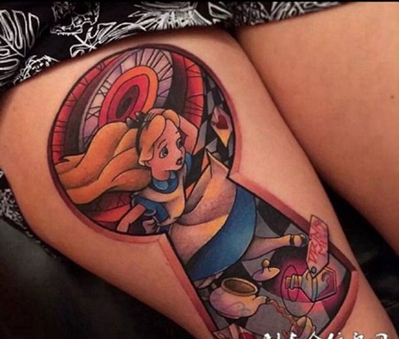 爱丽丝奇幻之旅，大腿卡通童话彩绘纹身