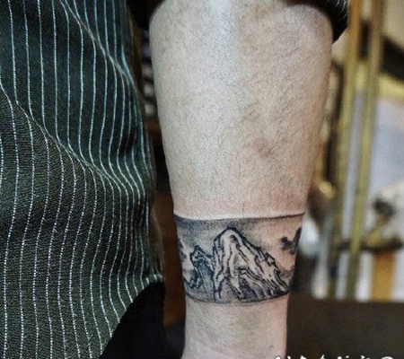 简约的小手环臂环纹身图片