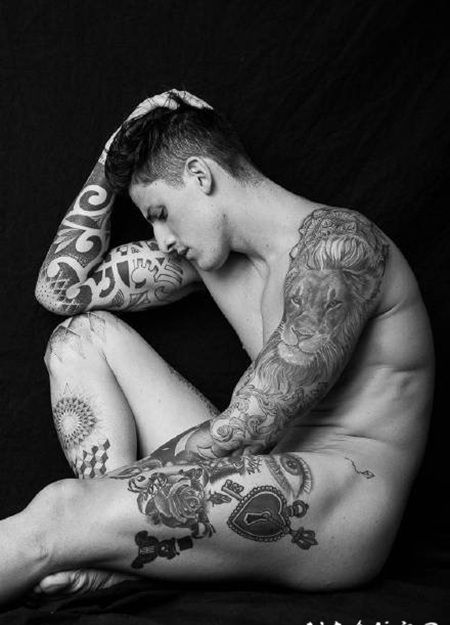 帅哥纹身 男性帅哥纹身人体艺术图片