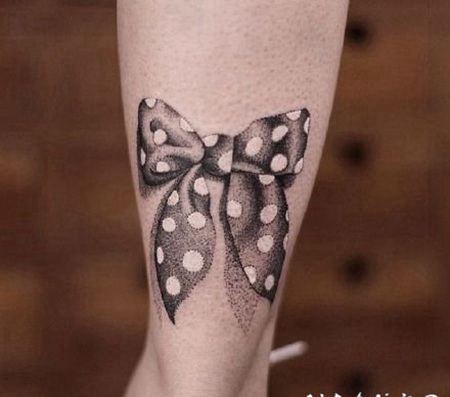 适合女生的可爱蝴蝶结纹身图案