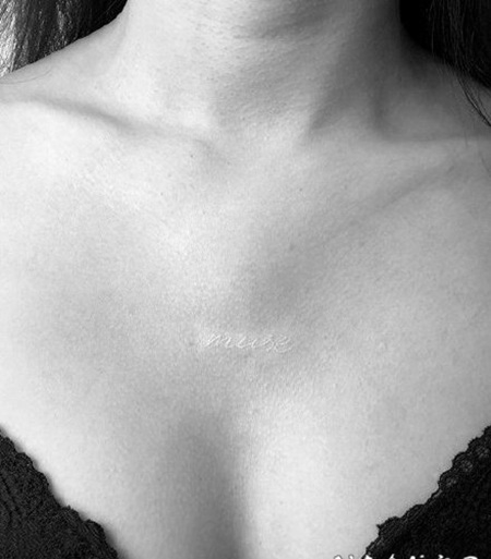 适合女孩子的白色极简隐形小纹身