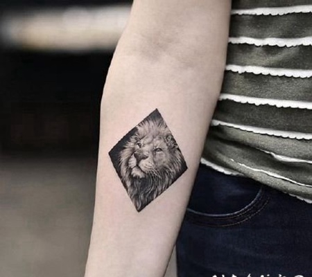 适合狮子座的小狮子纹身图片