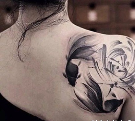 女生水墨纹身 适合女性的黑灰水墨纹身图片