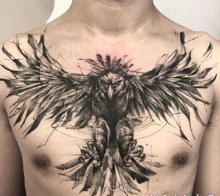 胸部老鹰纹身 黑色的胸部飞鹰纹身图案