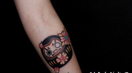 手臂达摩蛋纹身图片