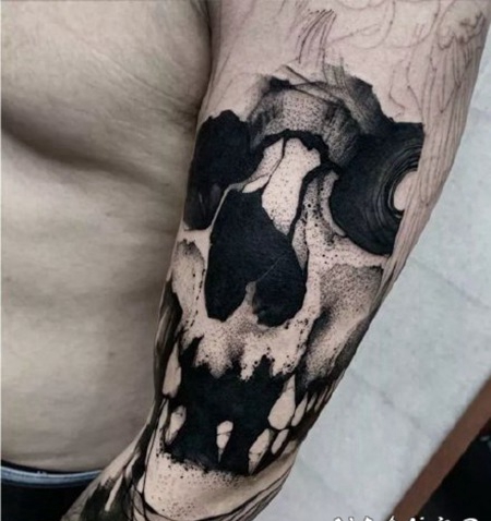 欧美霸气男士手臂纹身图案欣赏