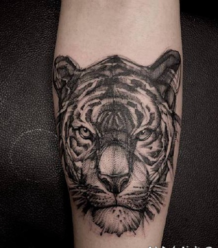 1男生女生都适合纹的写实老虎头纹身图片