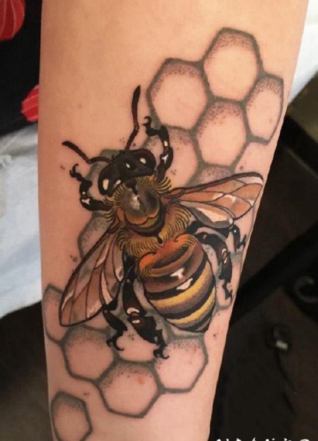 蜜蜂纹身 勤劳的小蜜蜂纹身图片赏析