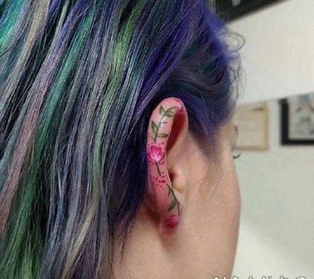 耳朵上的极简小纹身图片