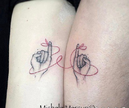 情侣黑灰色的极简小纹身图片