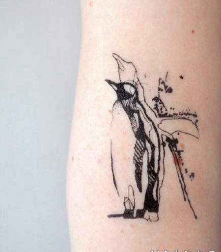 企鹅纹身 好看的几何线条企鹅纹身图片