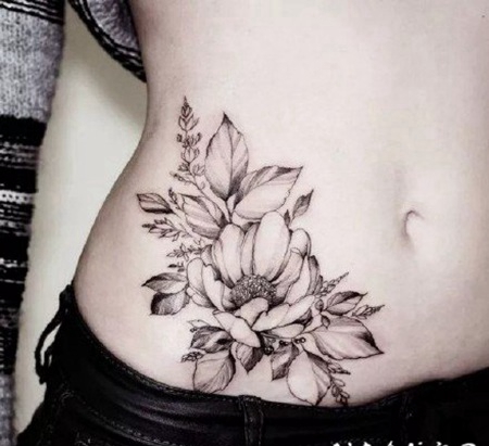 女生遮盖伤疤的性感腰部图案纹身