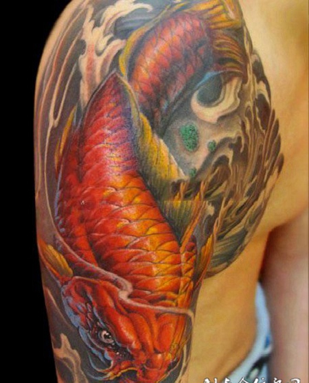 吉祥之兆，半甲鲤鱼彩绘纹身