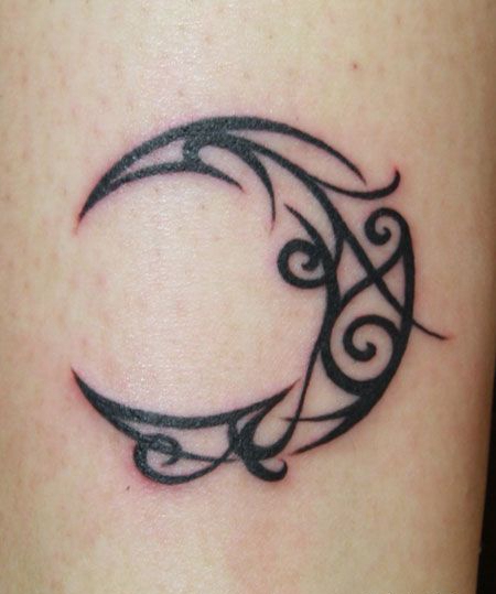 手腕上的月亮纹身图案