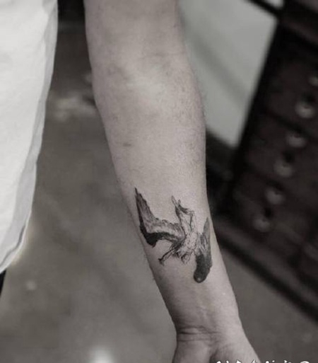 小清新的1黑灰色小纹身图片