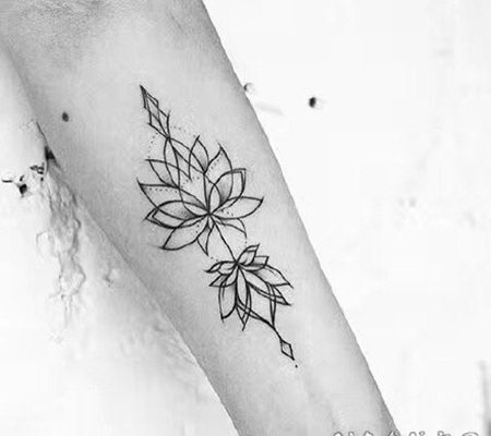 小清新的黑灰色小臂手腕梵花纹身图案