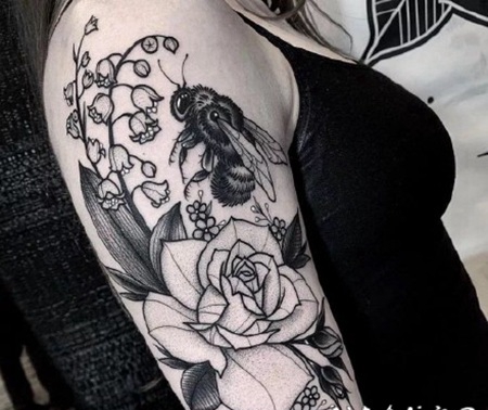 新风格的黑灰点刺花卉组图作品