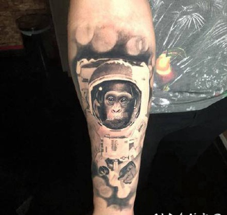 猴子纹身：好看的猴子猩猩主题的黑灰纹身图案