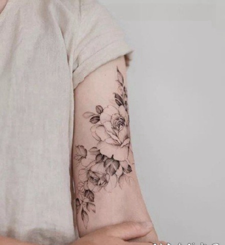 适合女神小臂的素花纹身图片