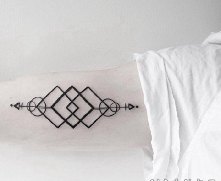 极简风格的创意几何线条纹身图案