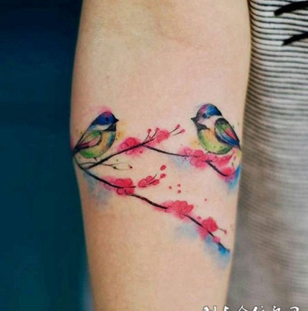 在天愿作比翼鸟 在地愿为连理枝，手臂梅花纹身
