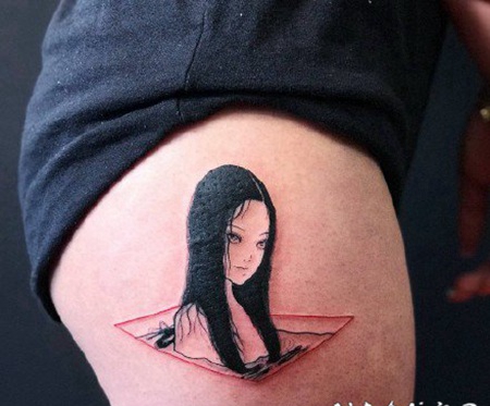 1富江女孩的小纹身图片