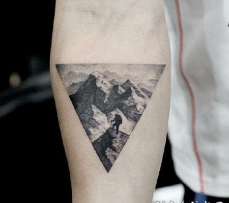 黑灰风景的写实小纹身图片