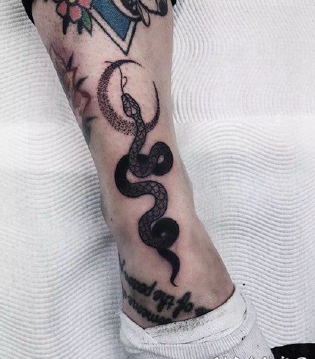 魔法主题的扫帚扫把纹身图案