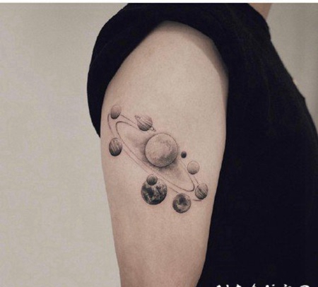 星球纹身 很有创意的漂亮几颗星球组成的纹身图案