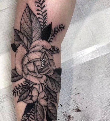 女性各部位的黑灰色素花纹身图片