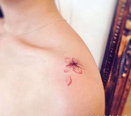 桃花纹身 小清新的粉色桃花纹身图片