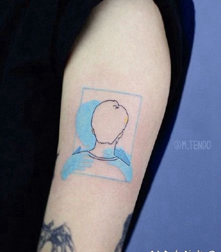 蓝色调的人像轮廓小纹身图片