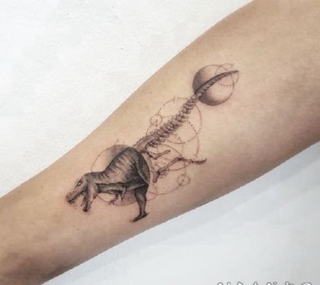 小恐龙纹身 卡通风格的小恐龙纹身图片