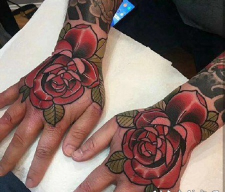 手背纹身 个性的手背上大花图纹身图案