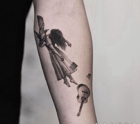 欧美的黑灰小纹身图片欣赏