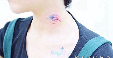 梦幻之吻，颈部嘴唇彩绘纹身图案