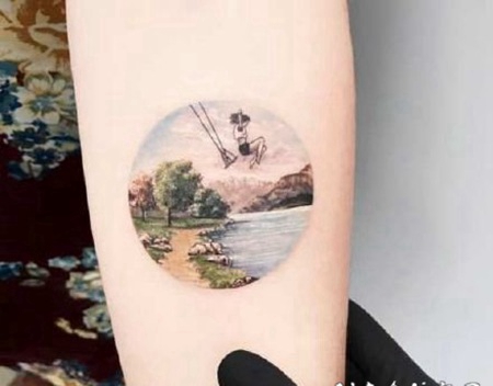 圆形风景纹身 小臂上的圆图形里的小风景纹身图案