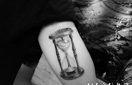 时如流沙，手臂沙漏创意d纹身