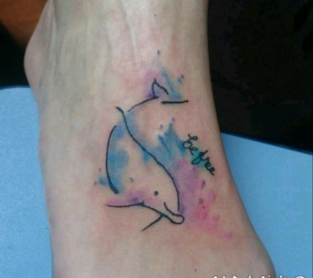 纹身海豚 活泼伶俐的海豚纹身图案