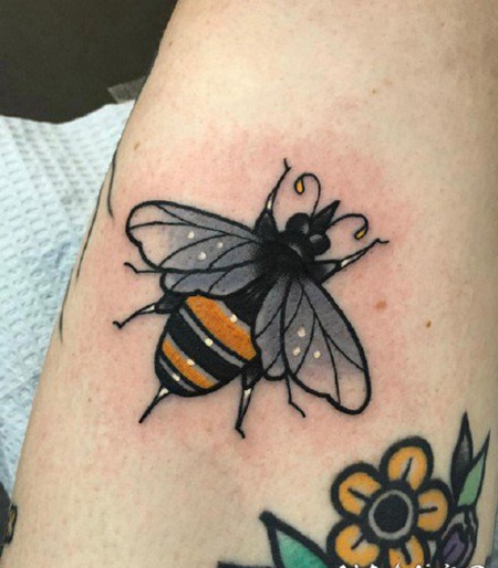 蜜蜂纹身 小清新的蜜蜂主题纹身图案