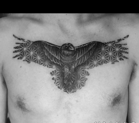 胸部纹身图 适合男生的霸气胸部纹身图案