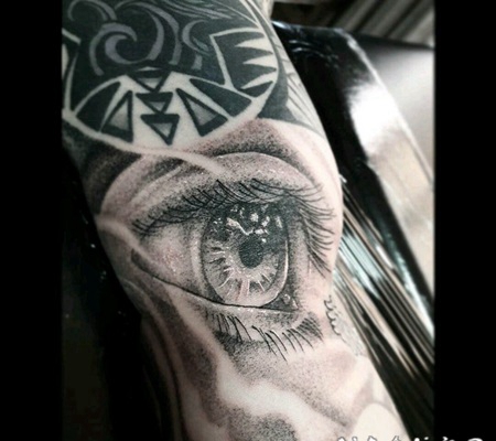 黑灰眼睛纹身 明亮有神的眼睛纹身图案