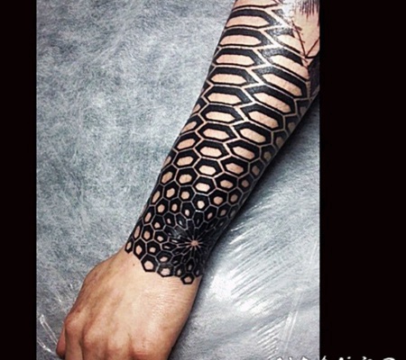 黑灰手臂纹身 黑灰手臂纹身个性化图案