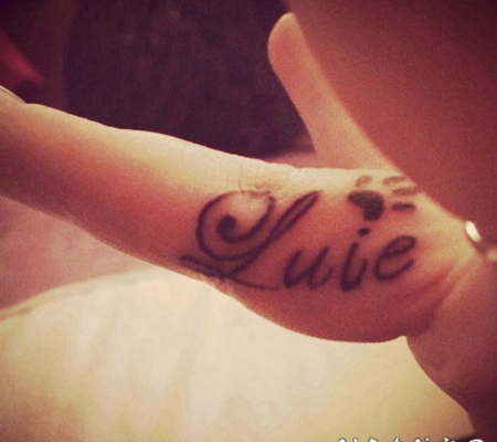 爪印纹身图案 黑色纹身可爱的狗爪子纹身图案