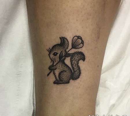 松鼠纹身 技巧性十足的呆萌松鼠纹身图案
