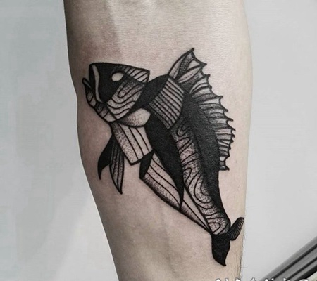 纹身大鱼图 活泼而又灵动的鱼纹身图案