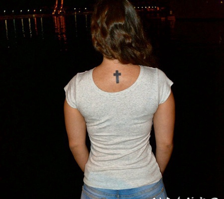 十字架纹身图案 宗教风格的十字架纹身图案