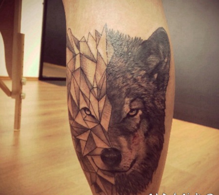 纹身狼的图案 冷漠而又狂野的狼纹身图案