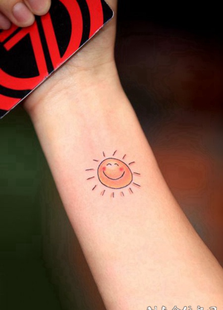 做自己的小太阳，手腕刺青