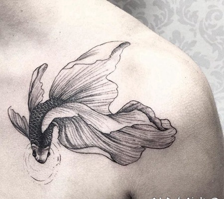 活泼而又快活游动的鱼纹身图案